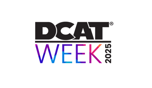 DCAT Week 2025 Logo mit dem fettgedruckten schwarzen Schriftzug 'DCAT', dem violetten Wort 'WEEK' und der vertikalen schwarzen Jahreszahl '2025'.